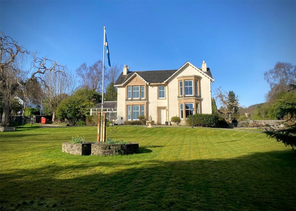 8 bed Detached