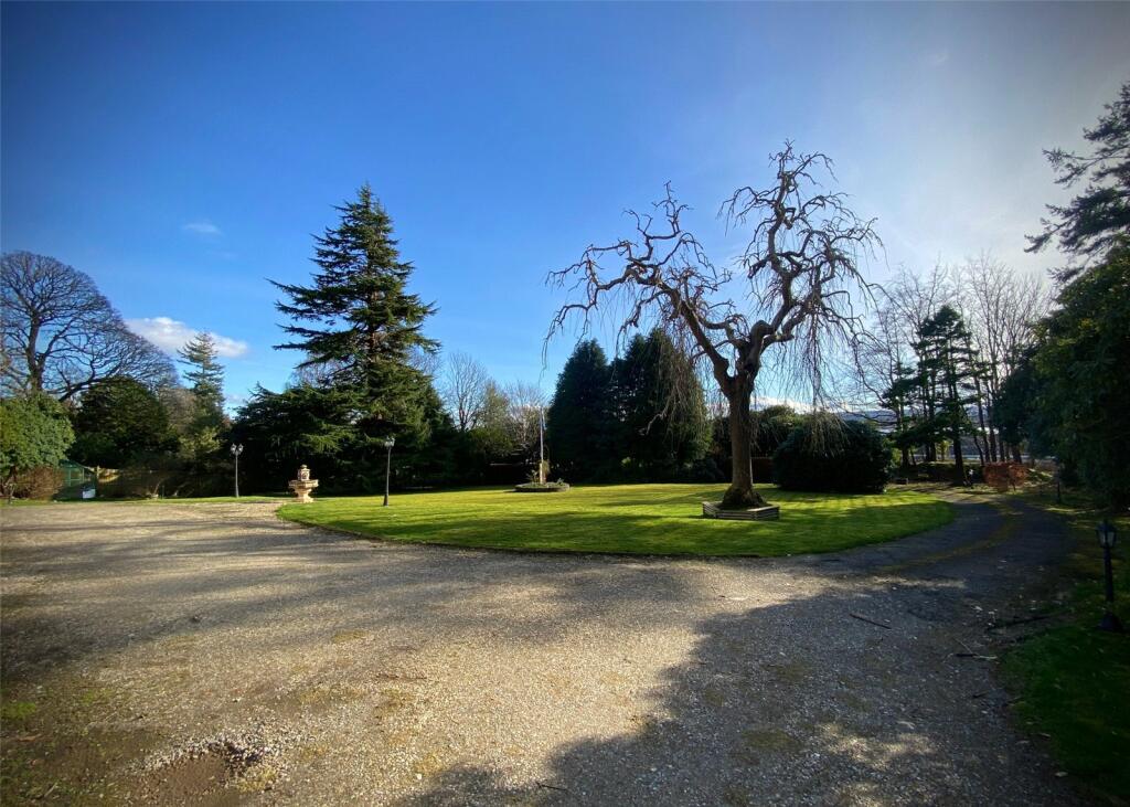 8 bed Detached