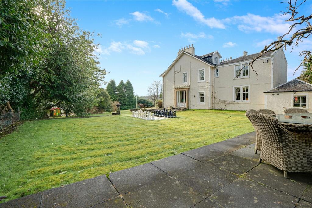 8 bed Detached