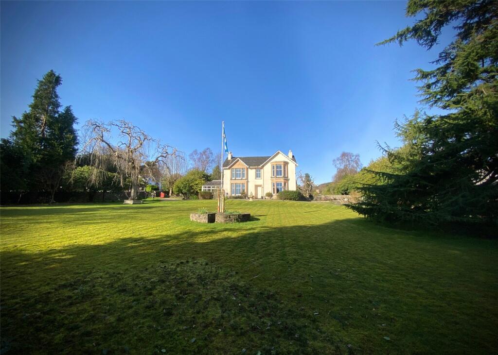 8 bed Detached
