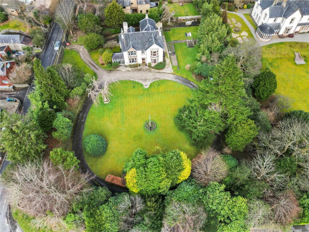 8 bed Detached