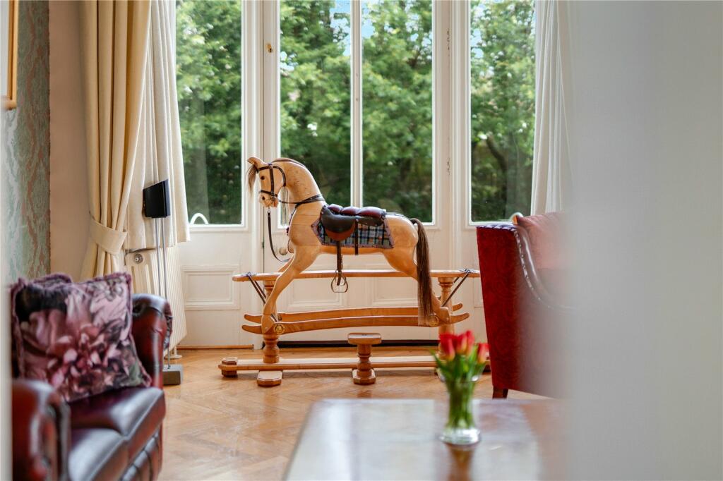 8 bed Detached