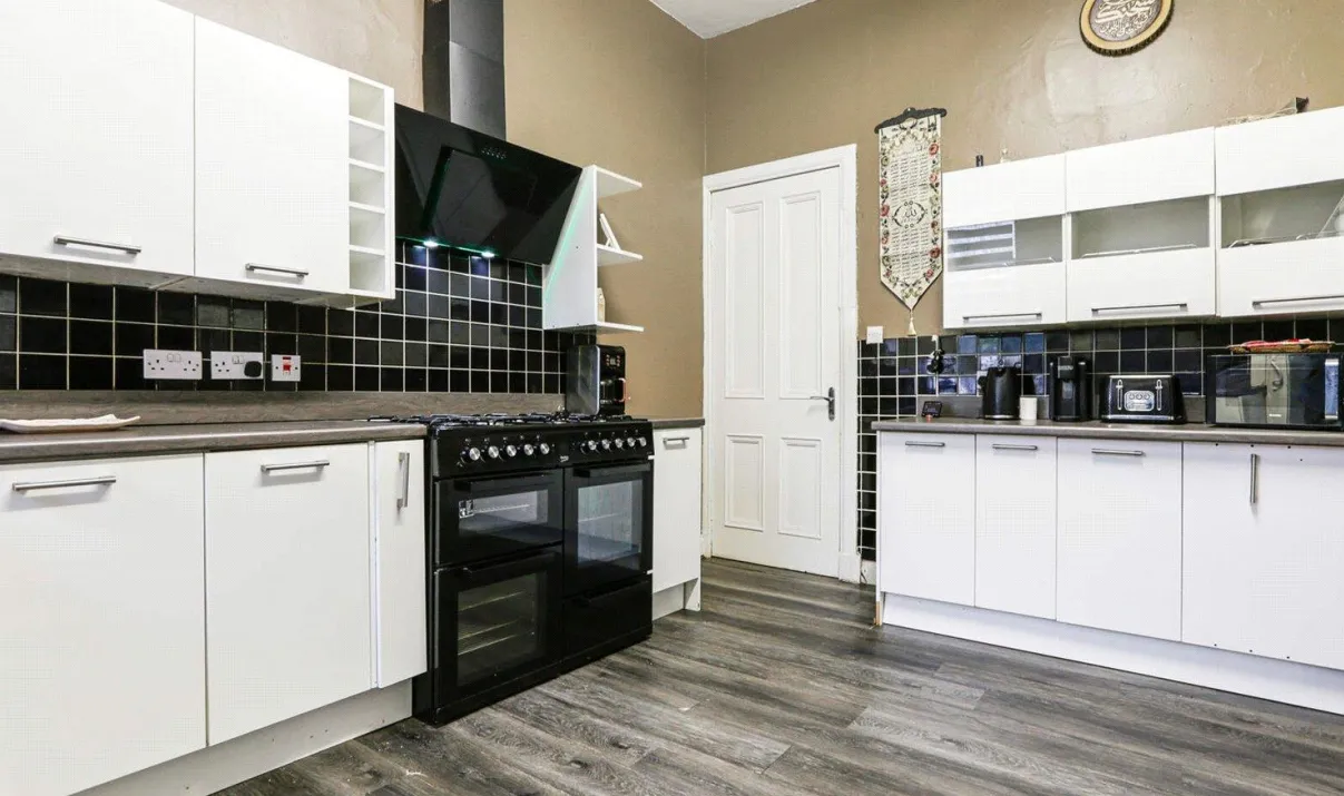 6 bed Stone House