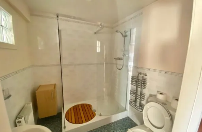 5 bed Detached