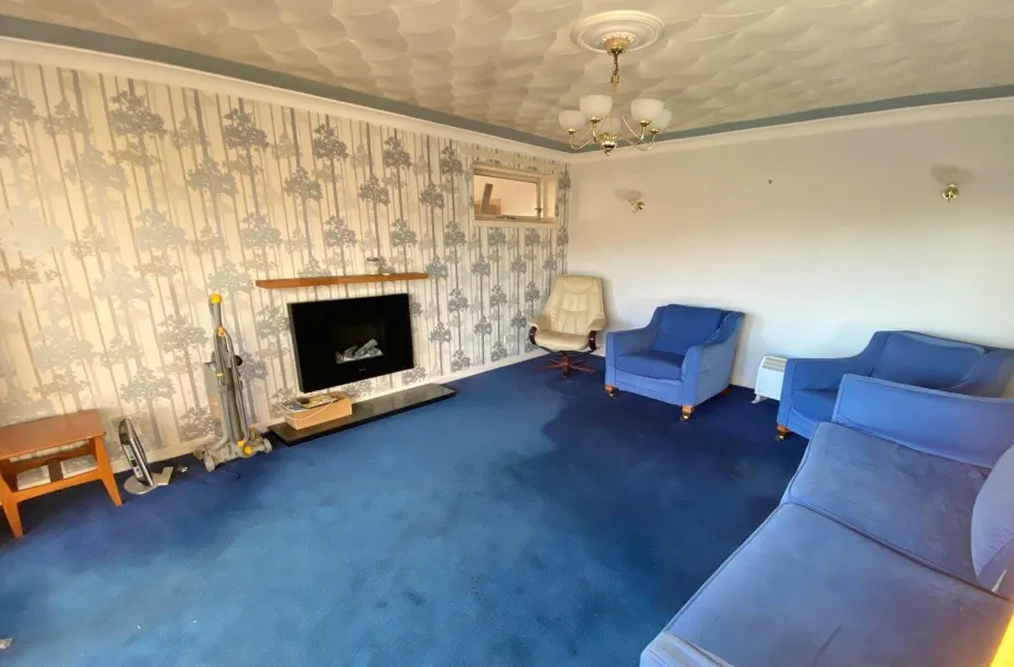 5 bed Detached
