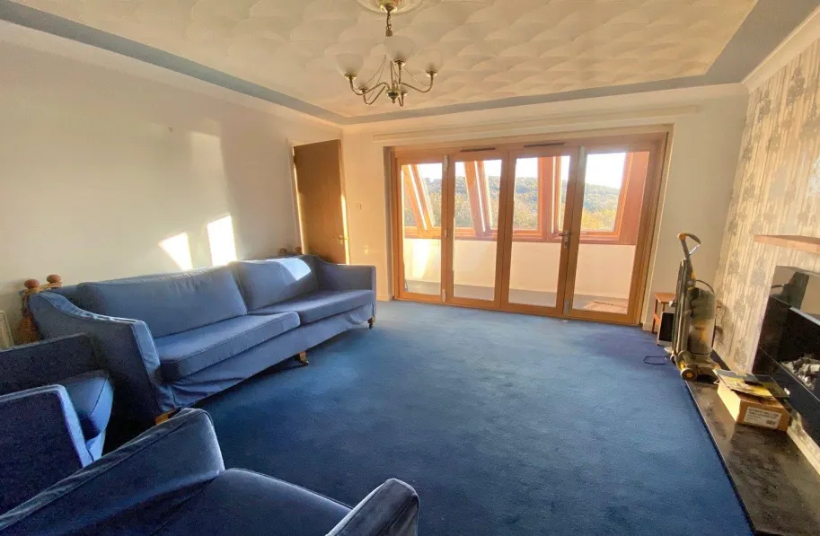 5 bed Detached