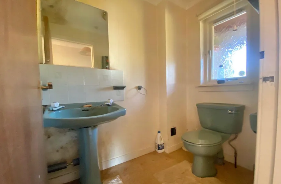 5 bed Detached