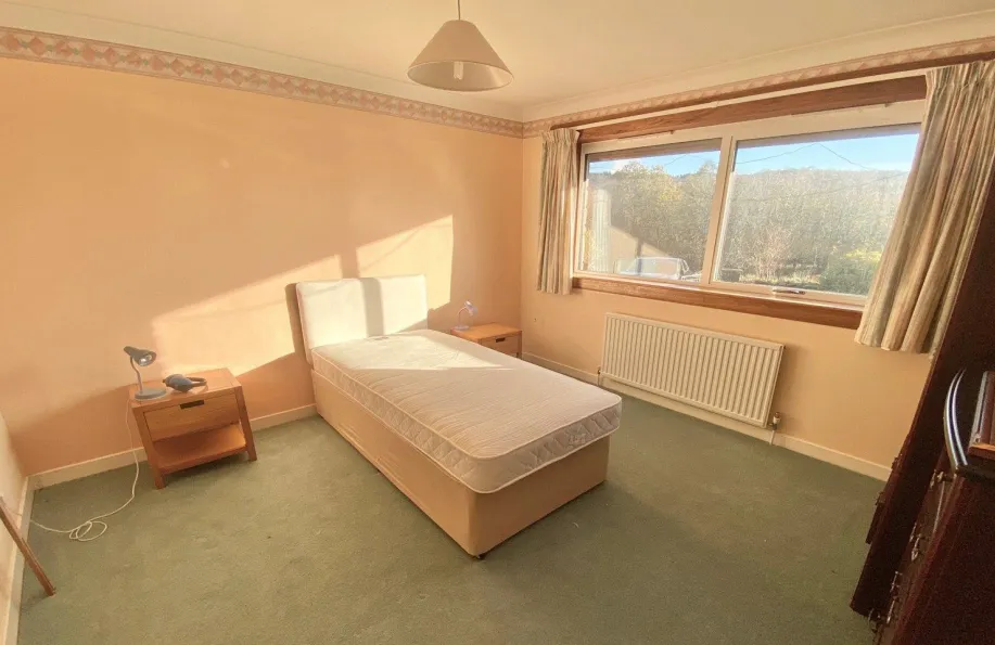 5 bed Detached