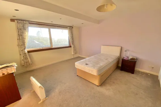 5 bed Detached