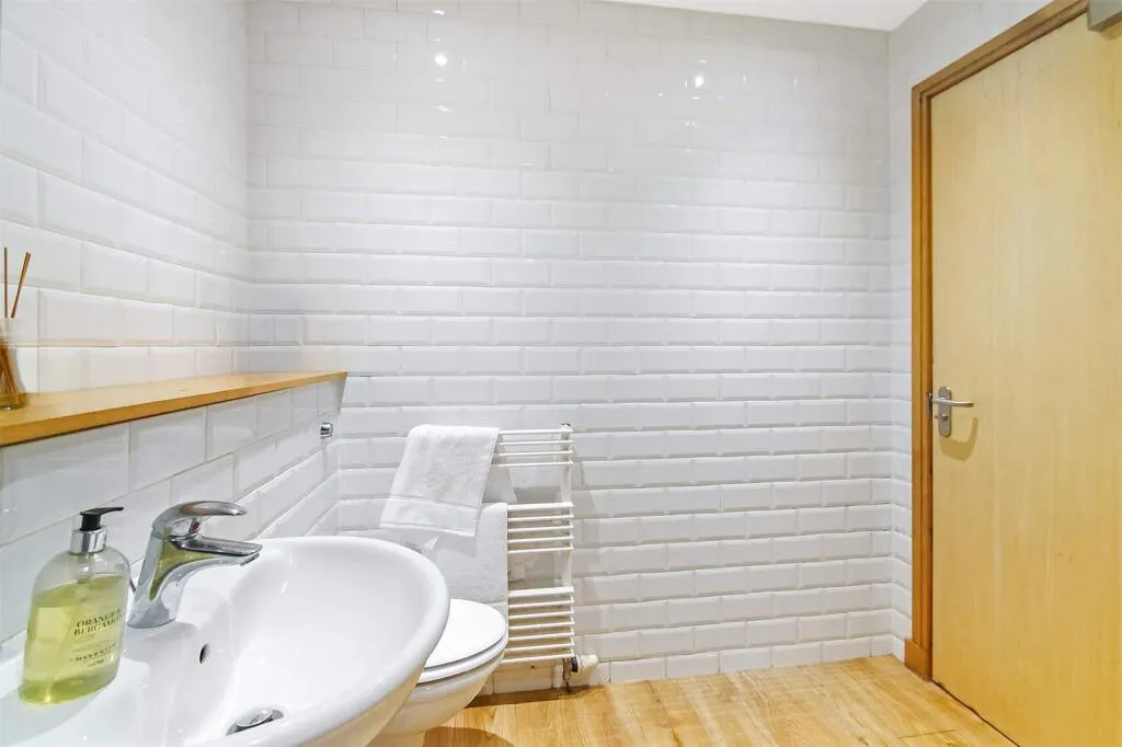 4 bed Block of Apartments