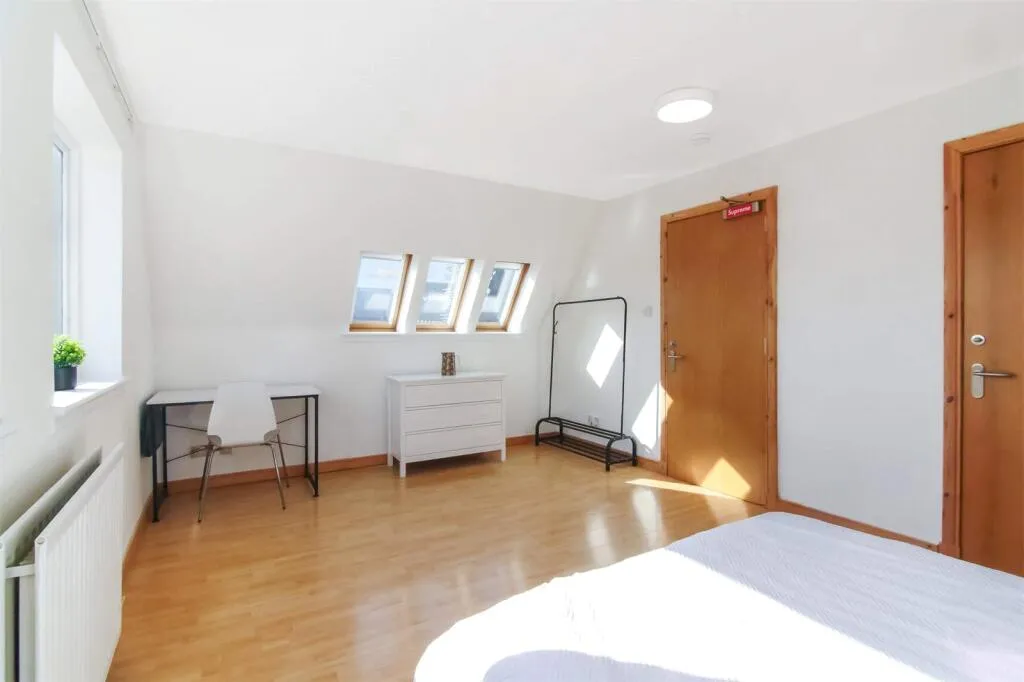 4 bed Block of Apartments