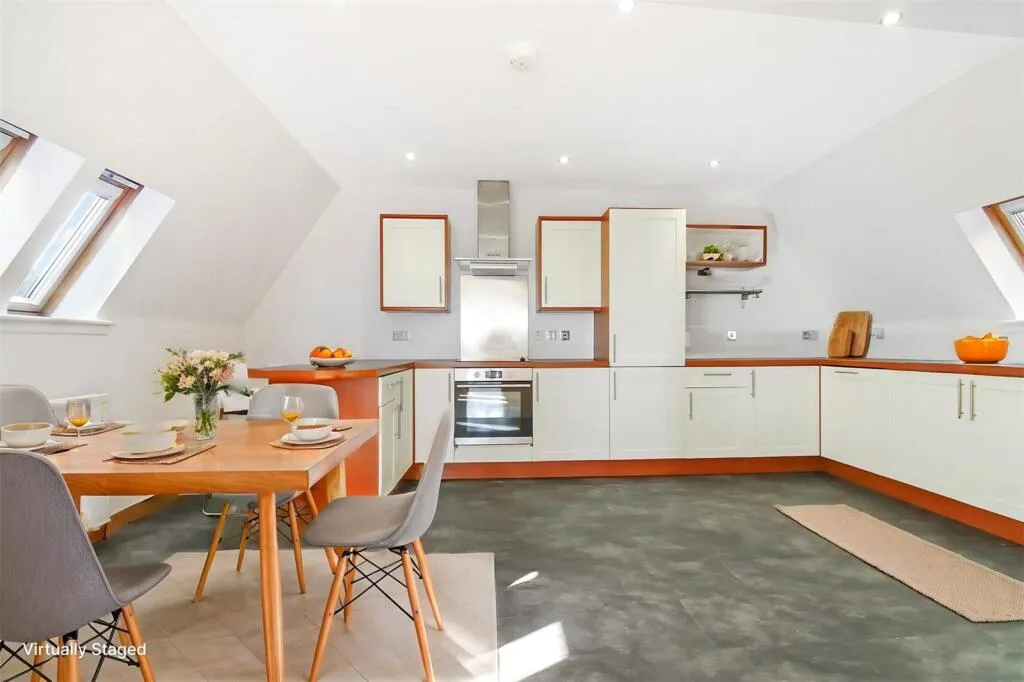 4 bed Block of Apartments