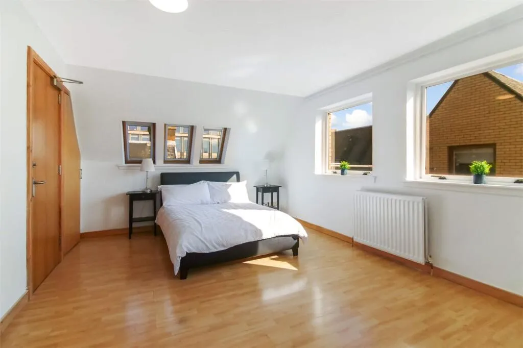 4 bed Block of Apartments