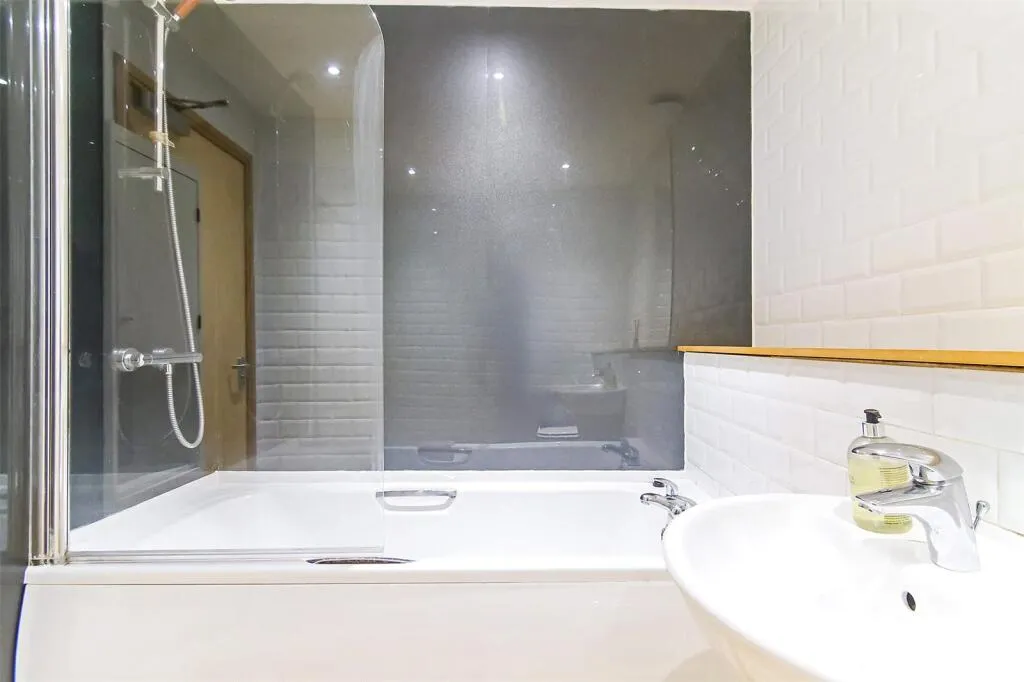 4 bed Block of Apartments