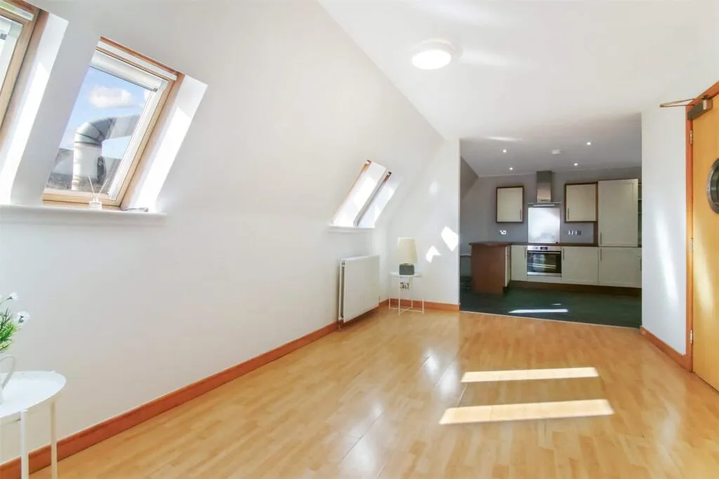 4 bed Block of Apartments