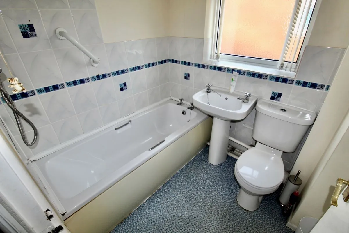 Newpark Road, Castlefields, Shrewsbury, SY1 2SP - The free online property sales service.