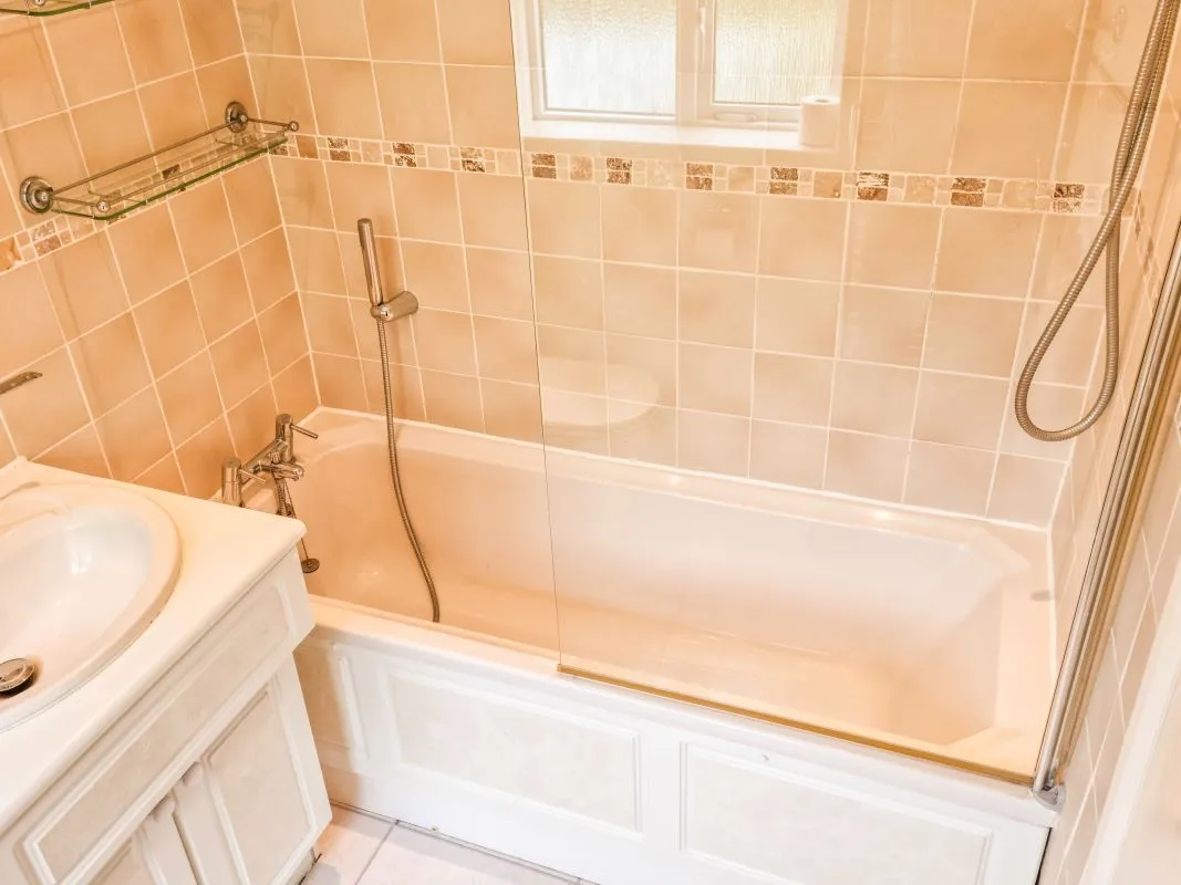 Cabell Road, Guildford, Surrey, GU2 8JQ - The free online property sales service.