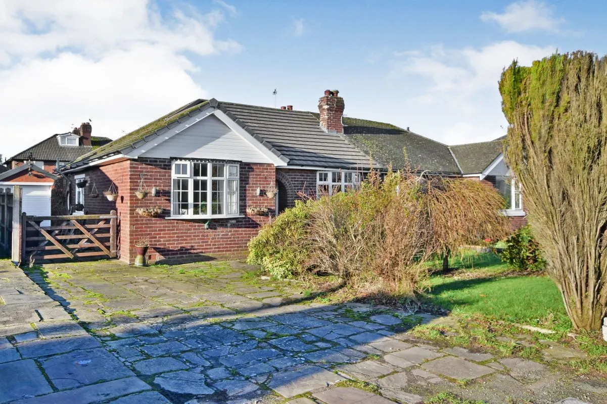 Congleton Road, Macclesfield, Cheshire, SK11 7XD - The free online property sales service.