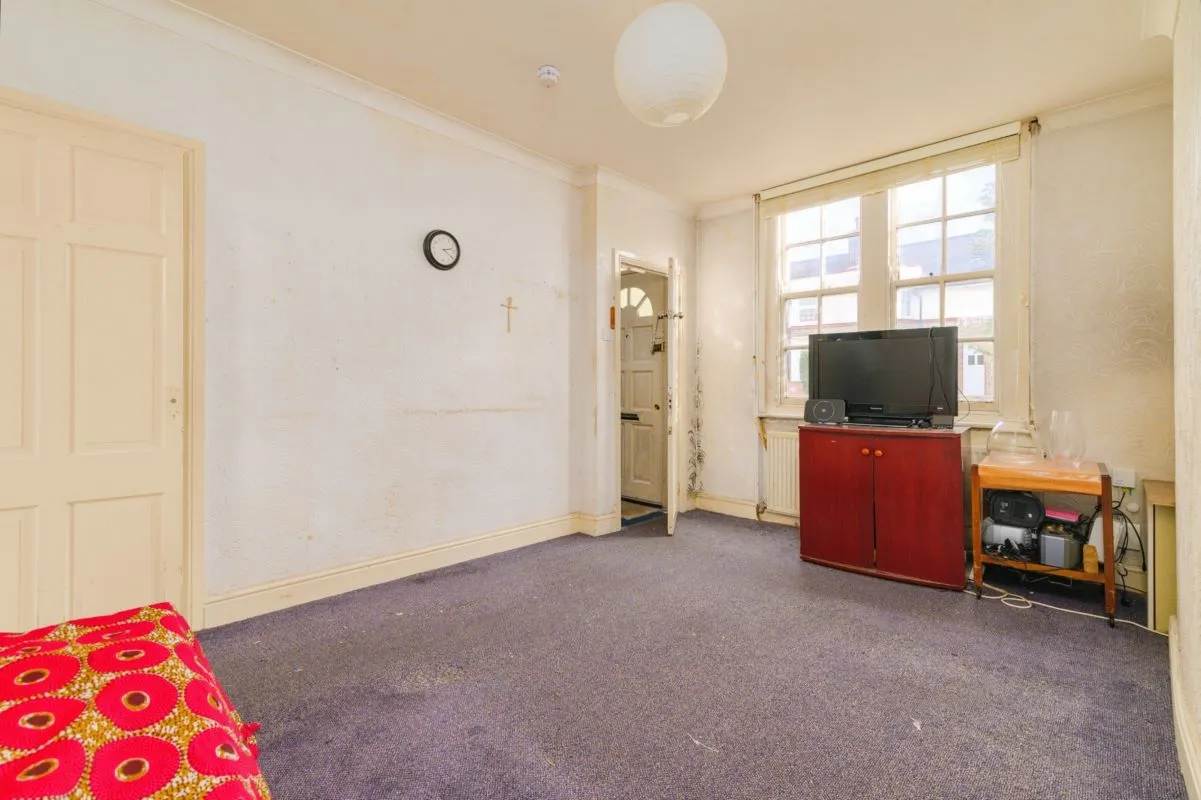 Blakenham Road, London, SW17 8NB - The free online property sales service.