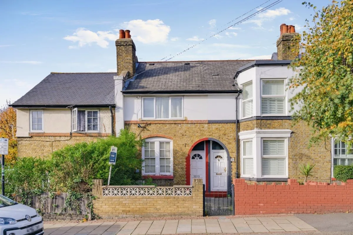 Blakenham Road, London, SW17 8NB - The free online property sales service.
