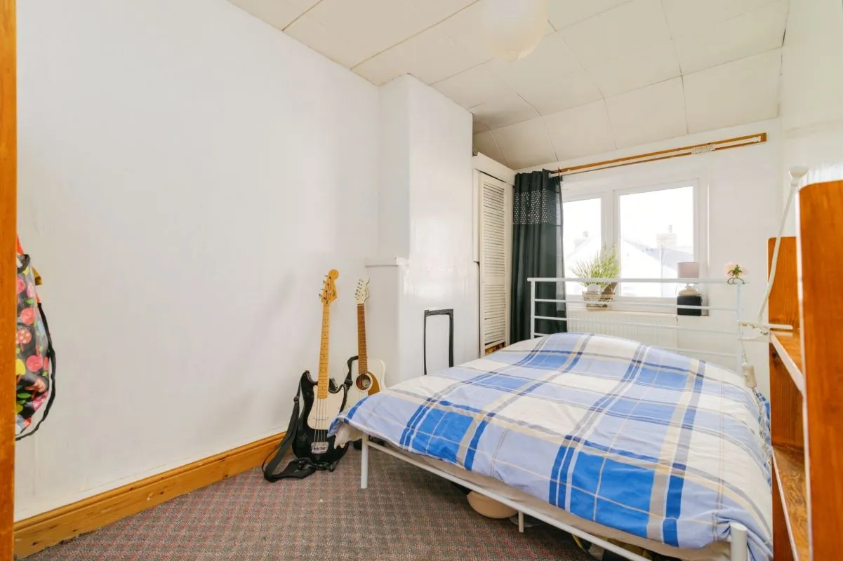 Blakenham Road, London, SW17 8NB - The free online property sales service.
