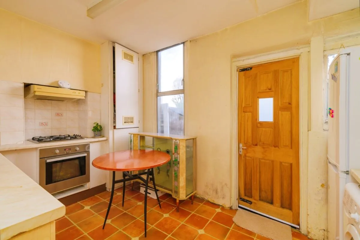 Blakenham Road, London, SW17 8NB - The free online property sales service.