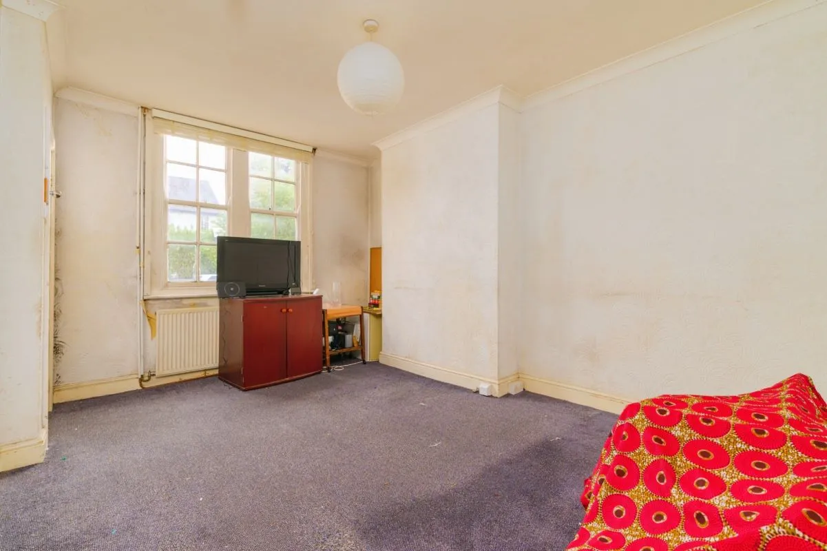 Blakenham Road, London, SW17 8NB - The free online property sales service.
