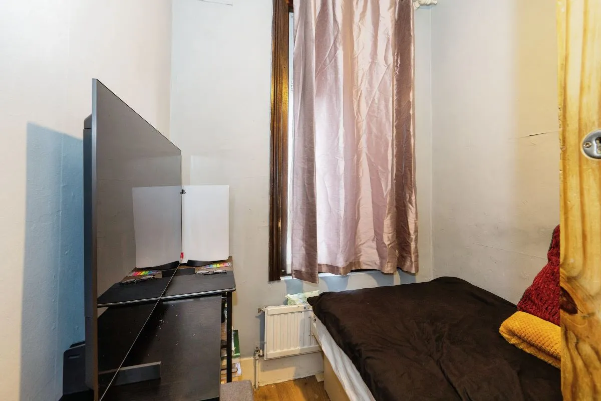 Cassiobury Road, London, E17 7JD - The free online property sales service.