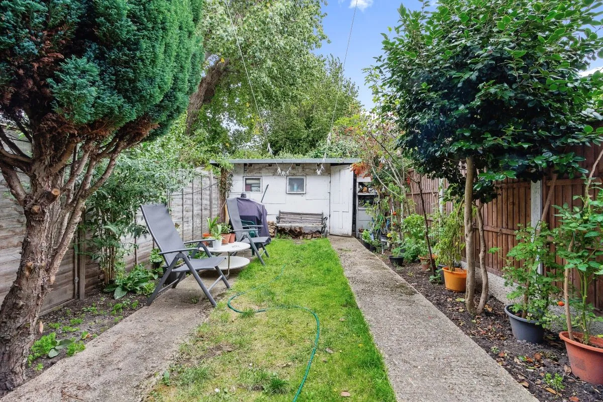 Cassiobury Road, London, E17 7JD - The free online property sales service.