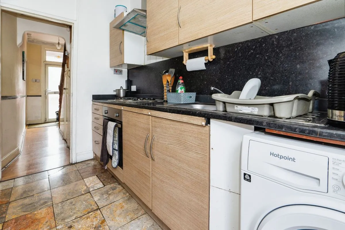 Cassiobury Road, London, E17 7JD - The free online property sales service.