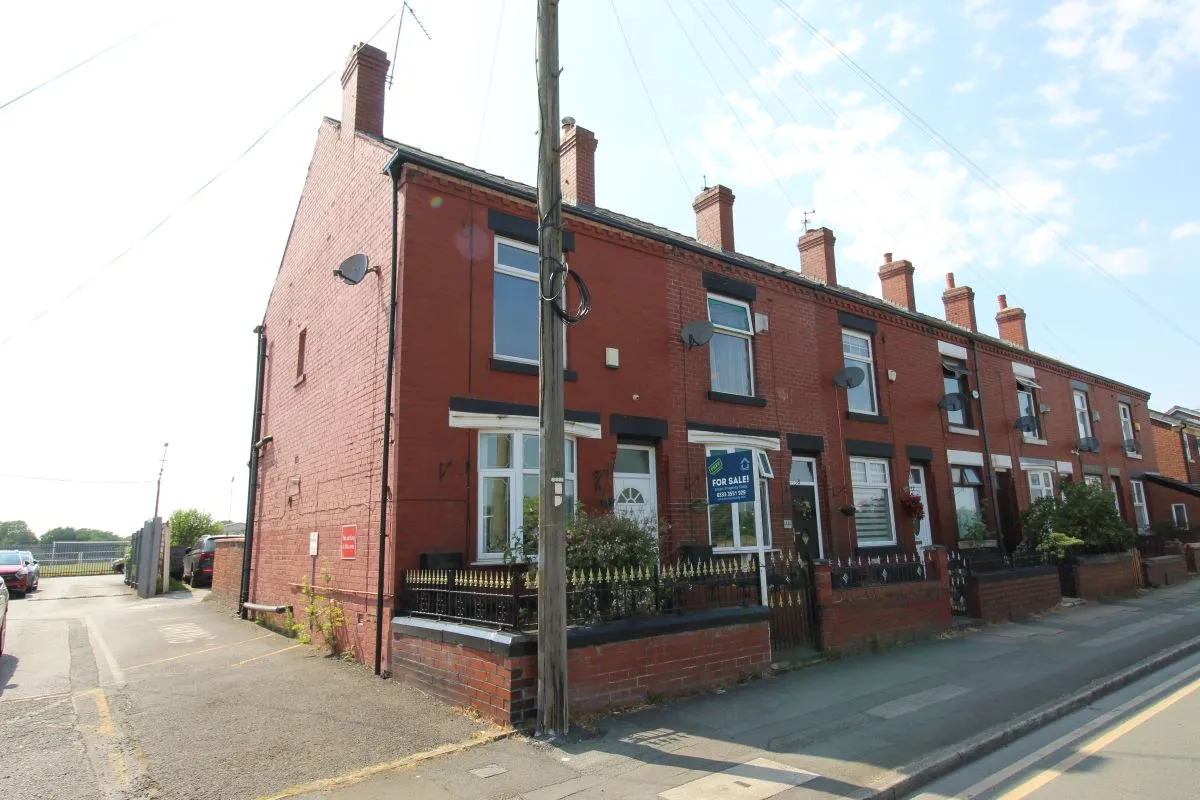 Birch Lane, Dukinfield, Cheshire, SK16 5AP - The free online property sales service.
