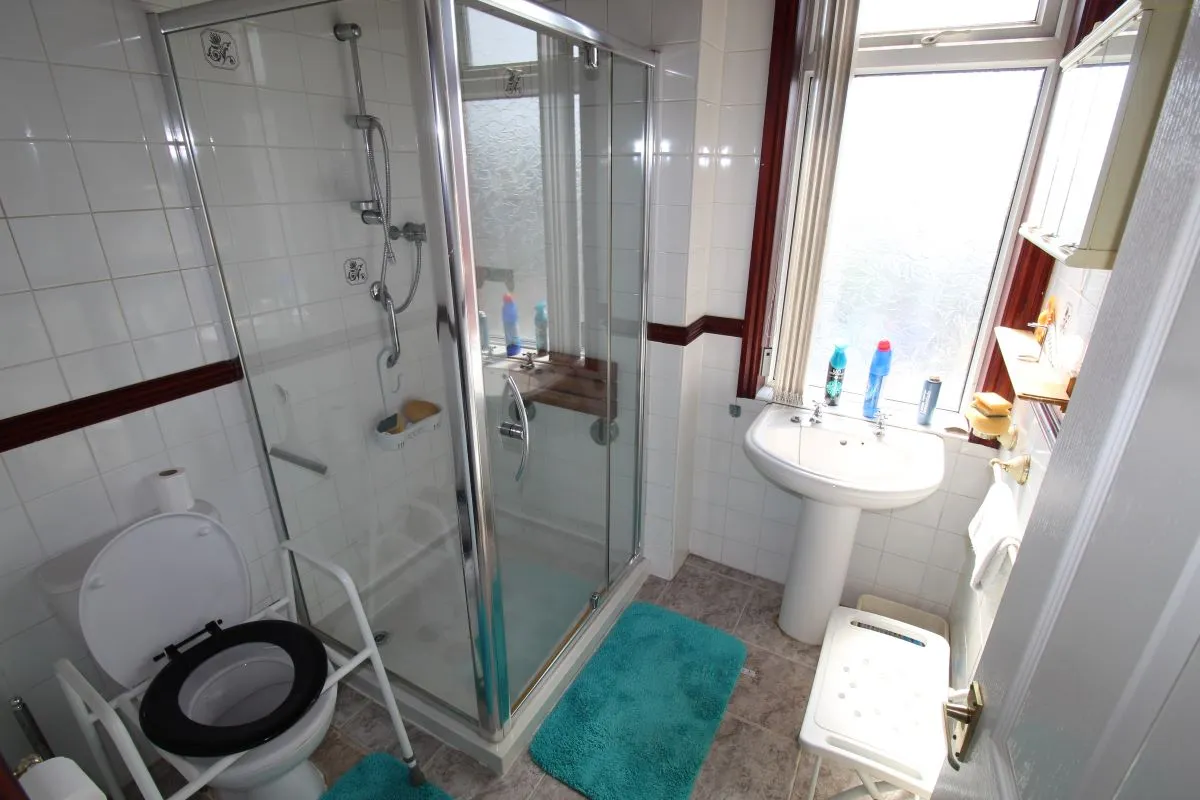 Birch Lane, Dukinfield, Cheshire, SK16 5AP - The free online property sales service.