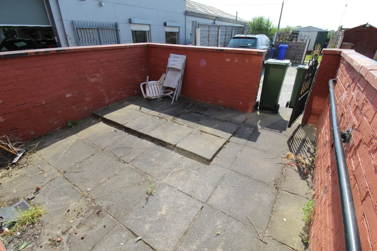 Birch Lane, Dukinfield, Cheshire, SK16 5AP - The free online property sales service.