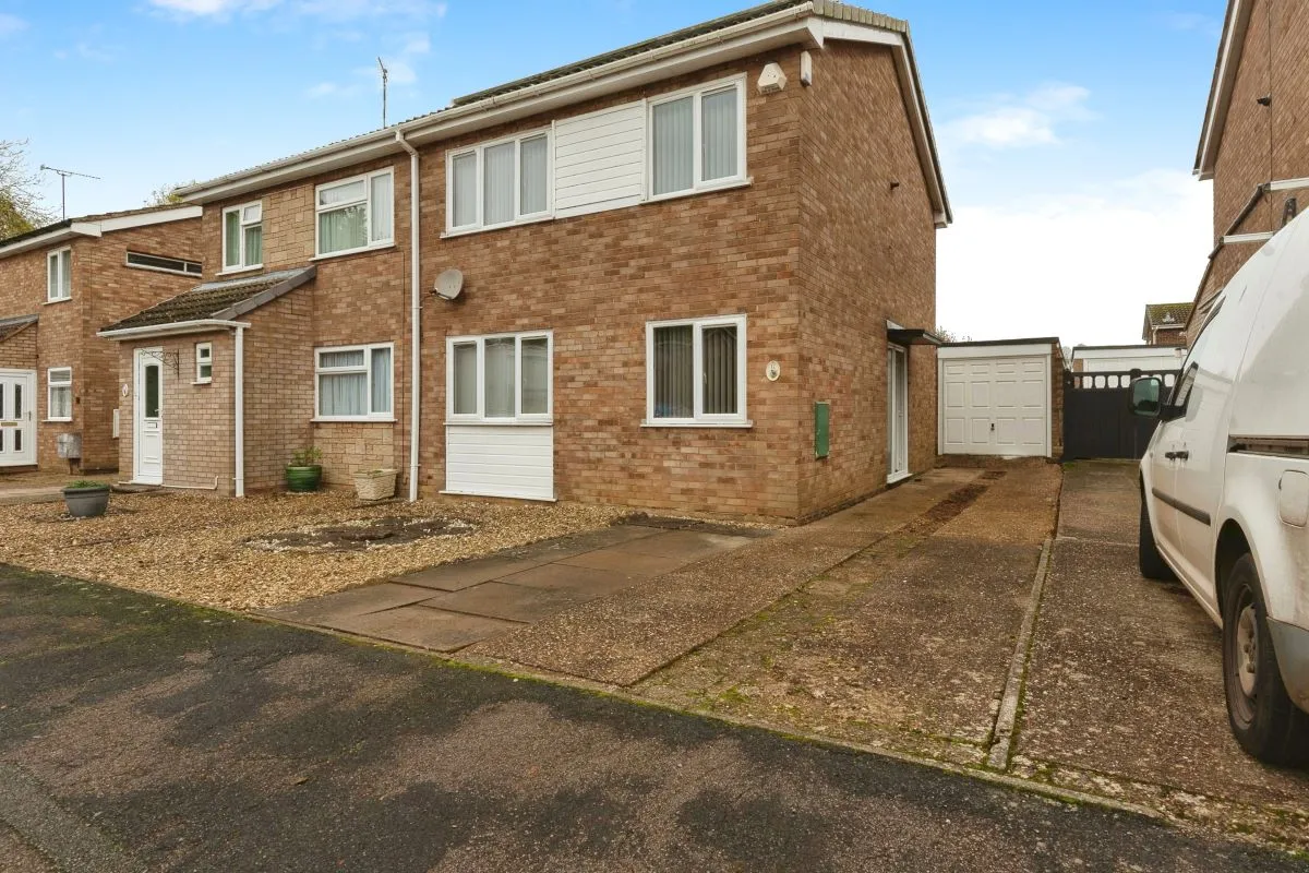 The Glebe, Daventry, Northamptonshire, NN11 4HR - The free online property sales service.