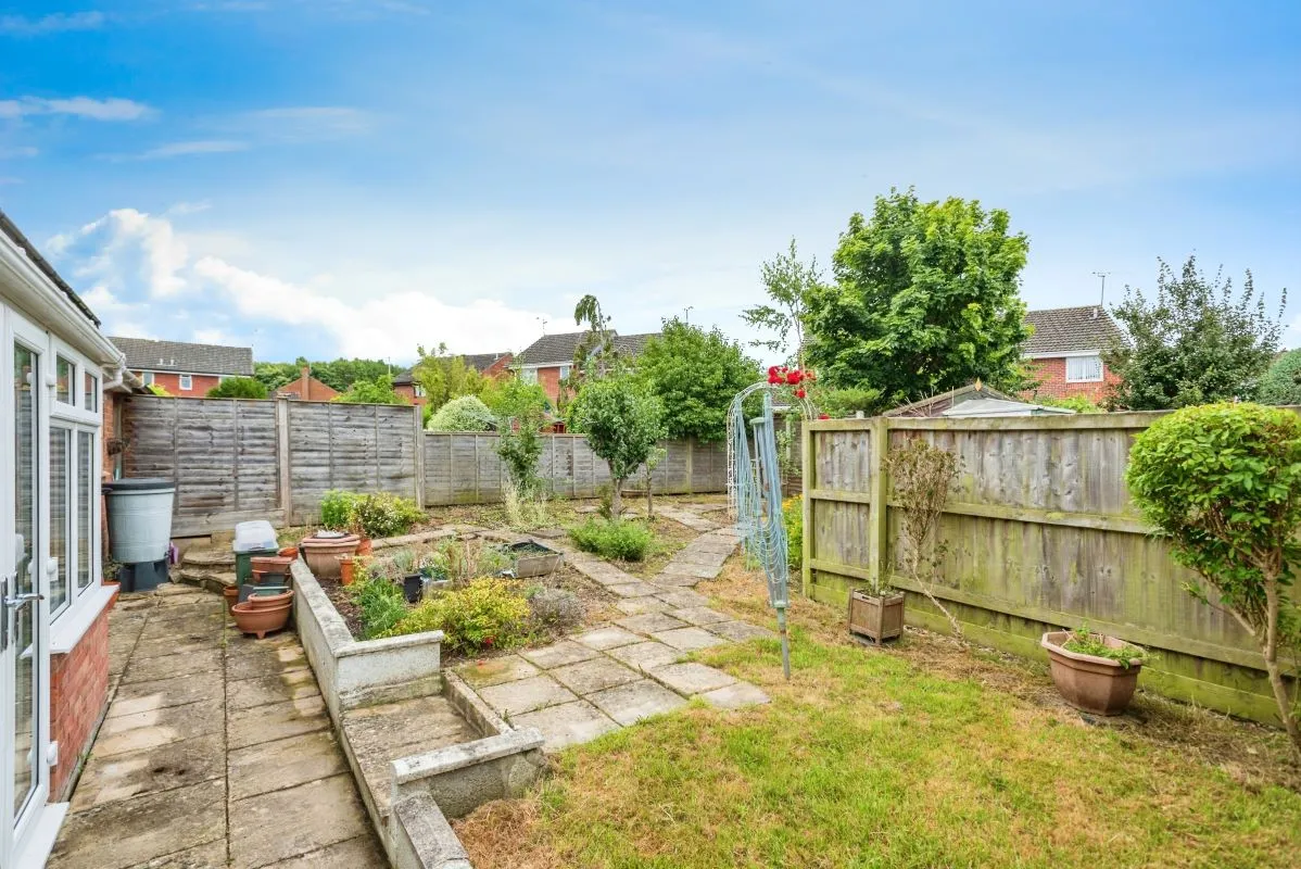 Stanbridge Park, Shaw, Swindon, Wiltshire, SN5 5RU - The free online property sales service.