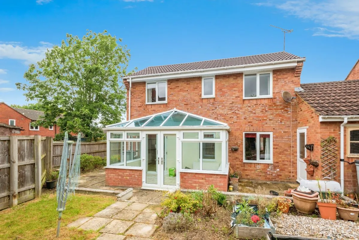 Stanbridge Park, Shaw, Swindon, Wiltshire, SN5 5RU - The free online property sales service.