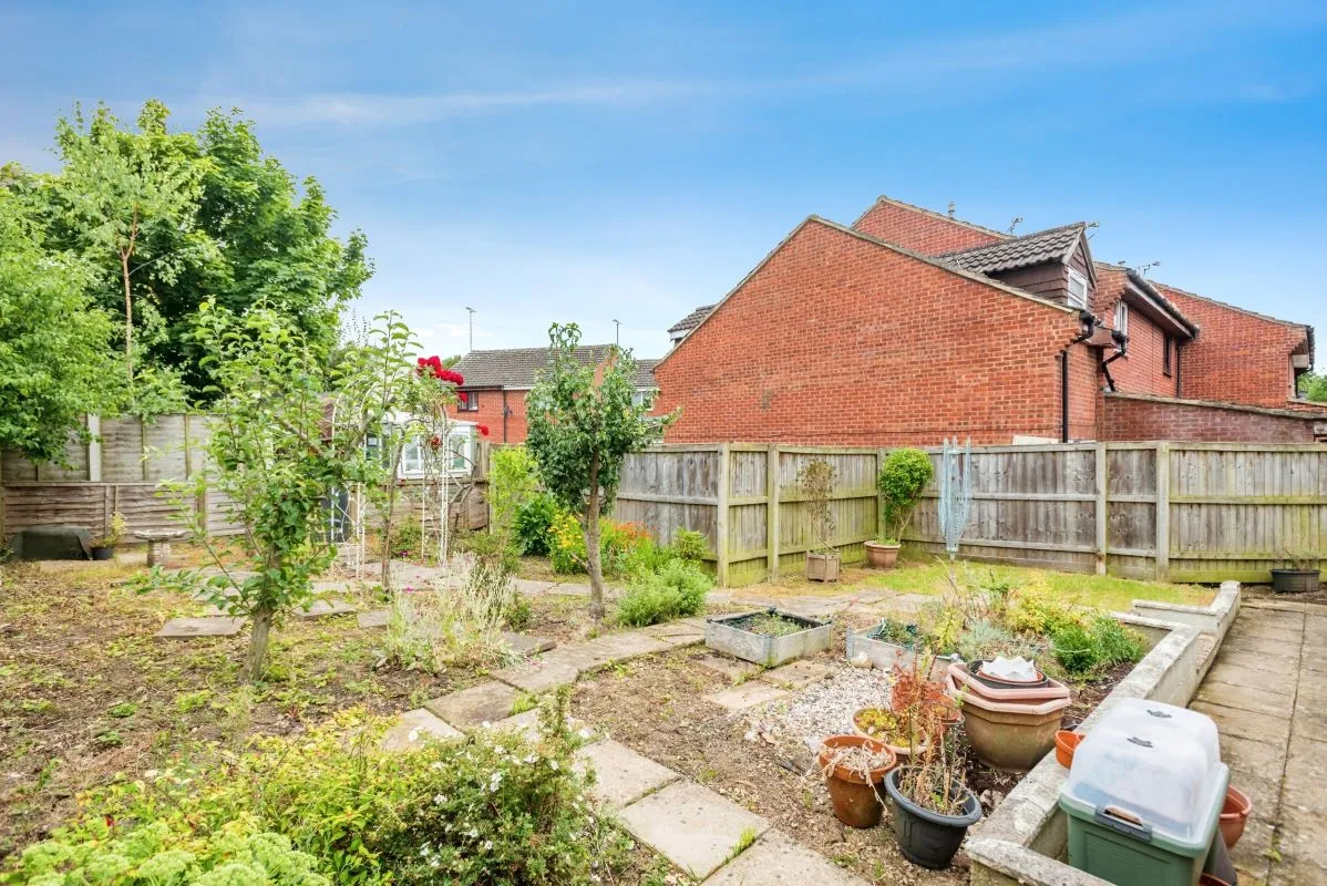 Stanbridge Park, Shaw, Swindon, Wiltshire, SN5 5RU - The free online property sales service.