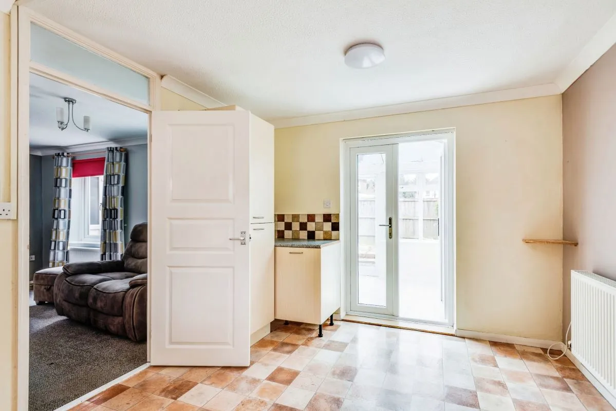 Stanbridge Park, Shaw, Swindon, Wiltshire, SN5 5RU - The free online property sales service.