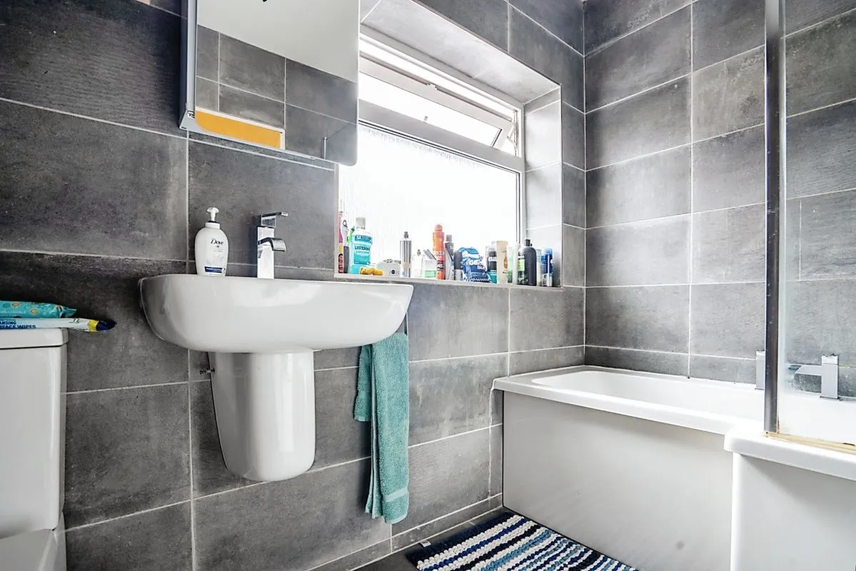 St. Marys Avenue, Braunstone, Leicester, Leicestershire, LE3 3FU - The free online property sales service.