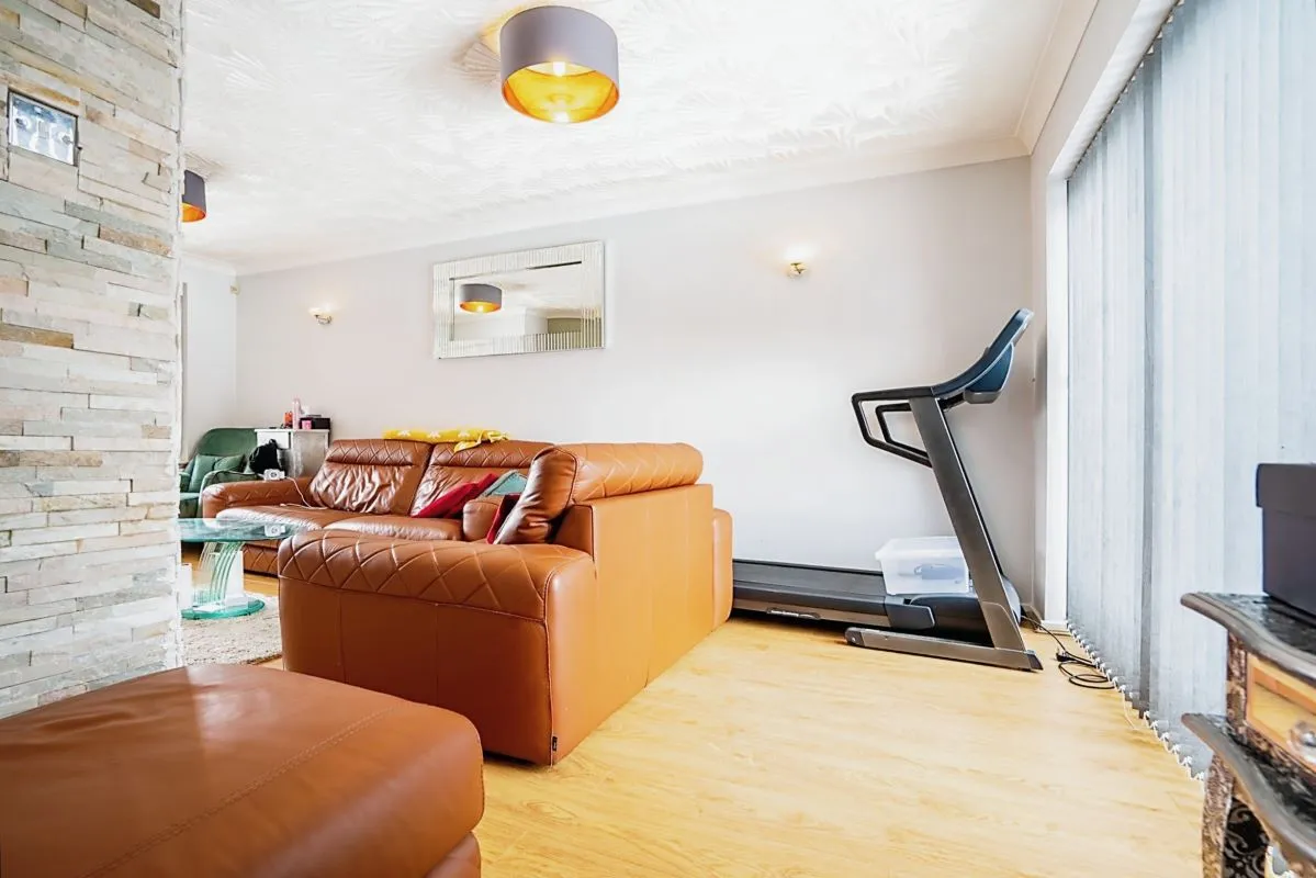 St. Marys Avenue, Braunstone, Leicester, Leicestershire, LE3 3FU - The free online property sales service.