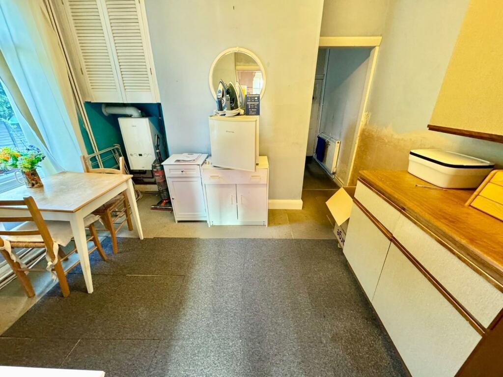 4 bed Semi-Detached