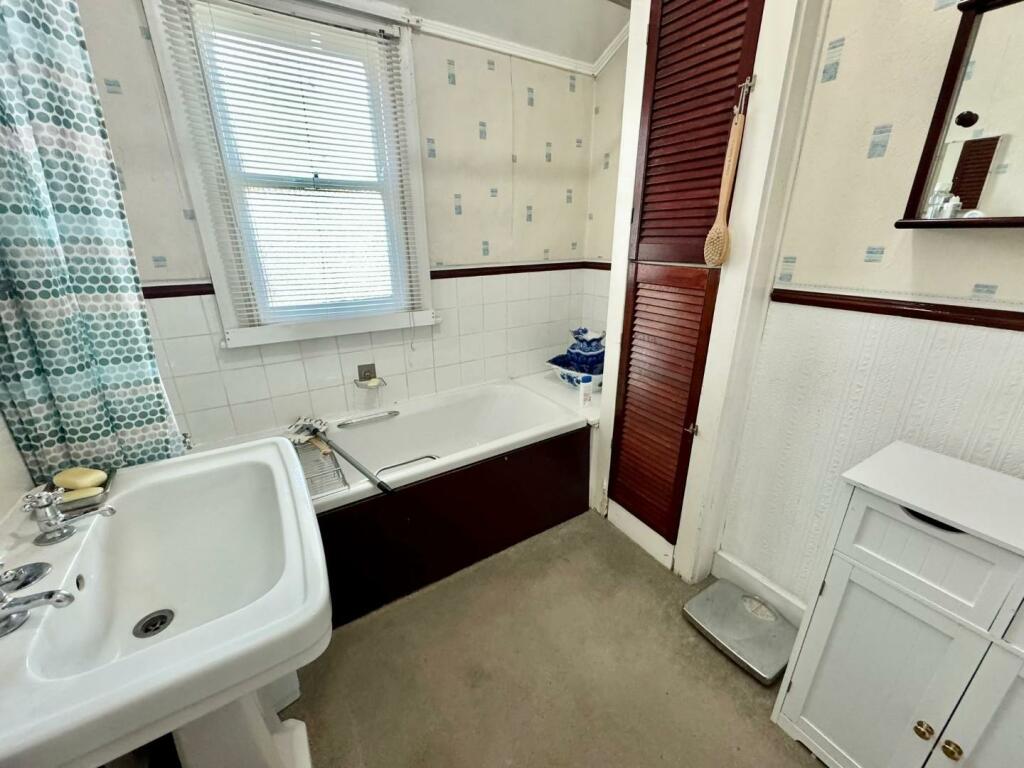 4 bed Semi-Detached
