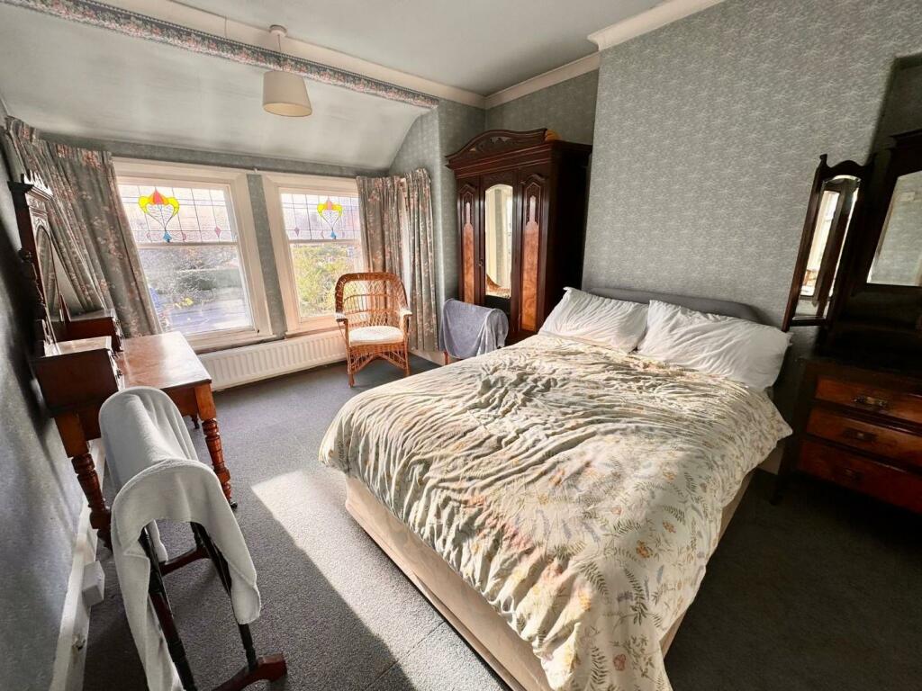 4 bed Semi-Detached