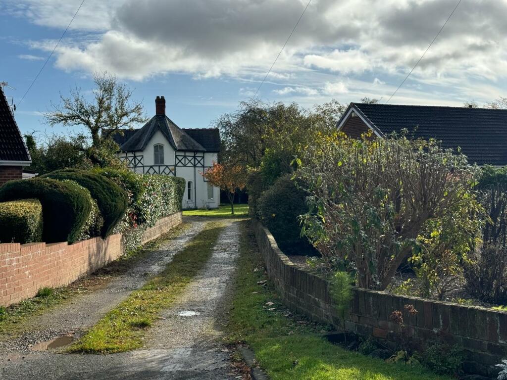 4 bed Detached