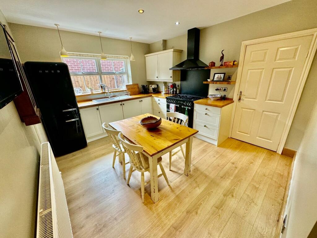4 bed Detached