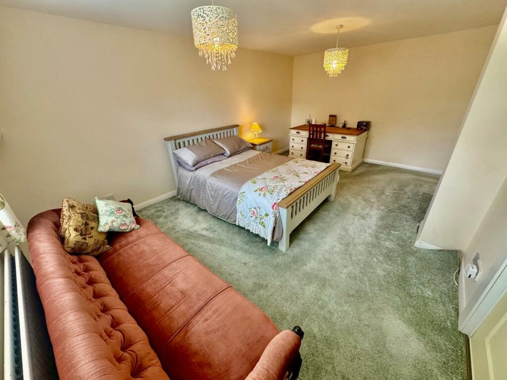 4 bed Detached
