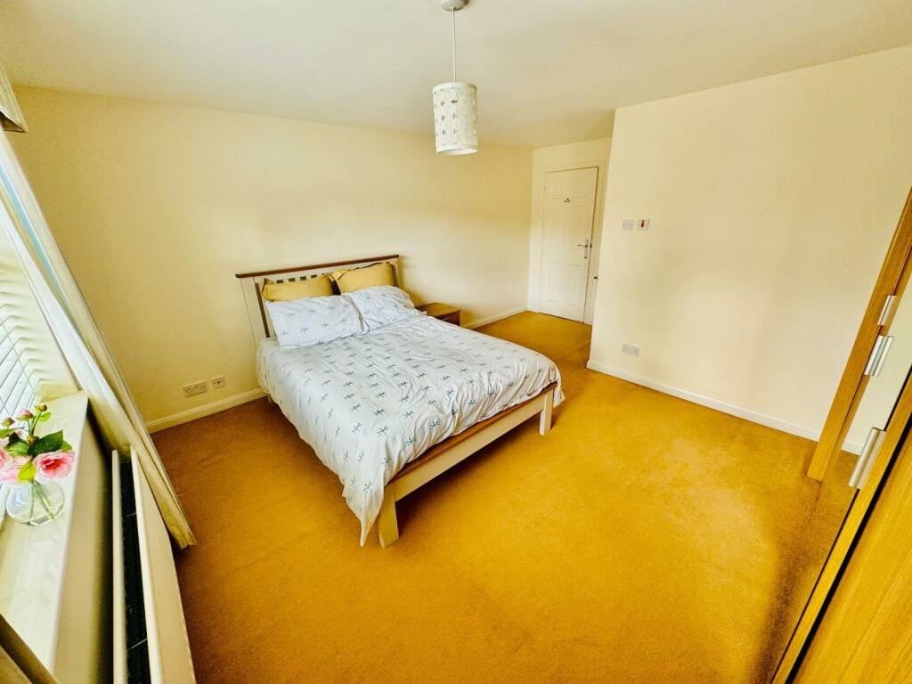 4 bed Detached