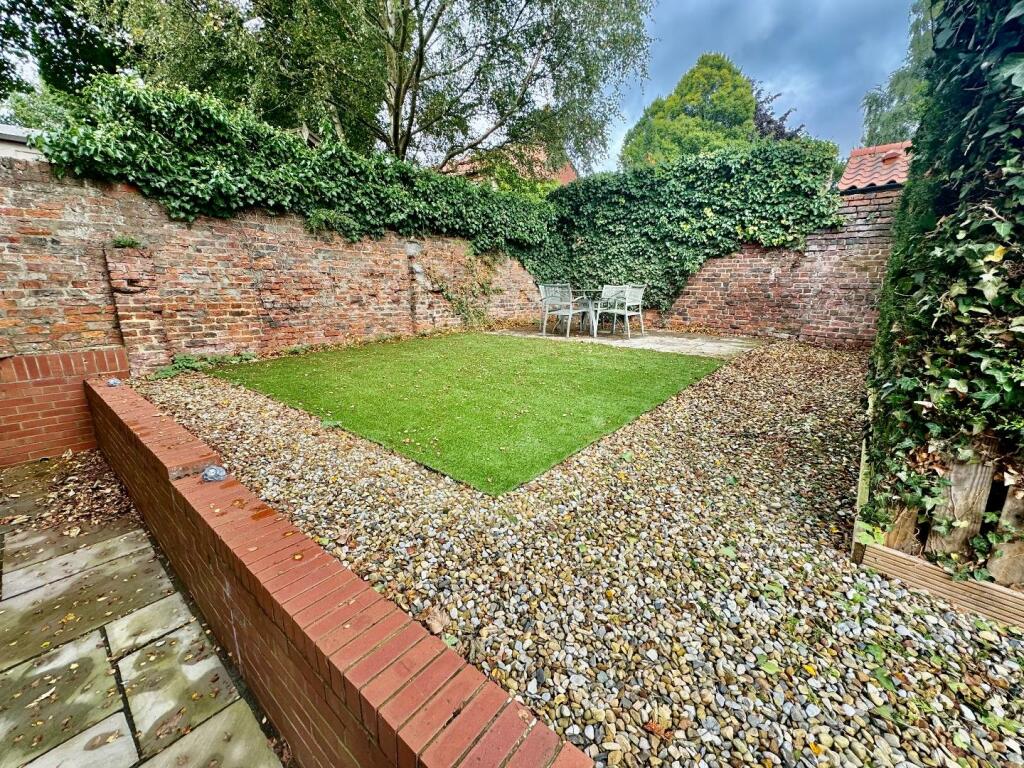 4 bed Detached
