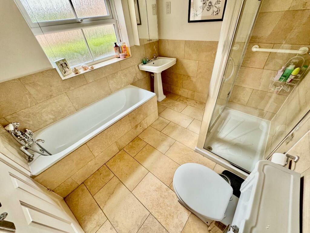 4 bed Detached