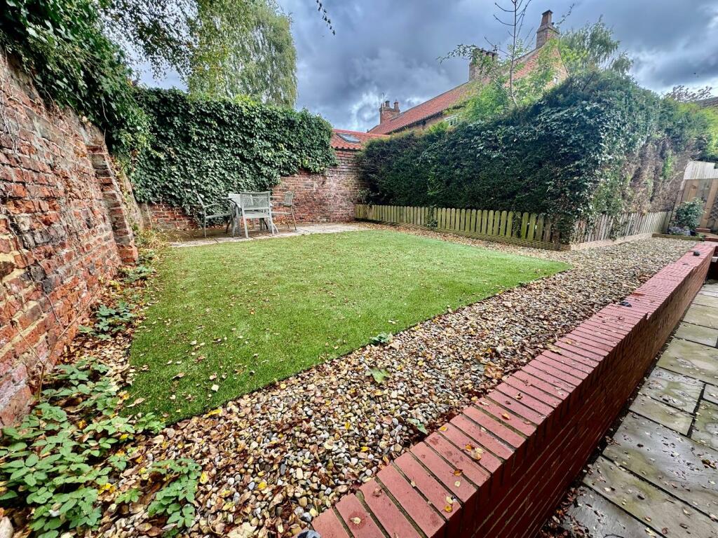 4 bed Detached
